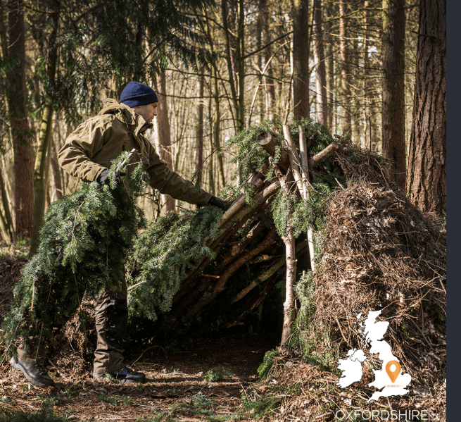 Obóz bushcraftowy w lesie